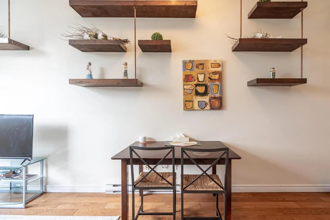 215 Bright & Charming Loft Apartman Halifax