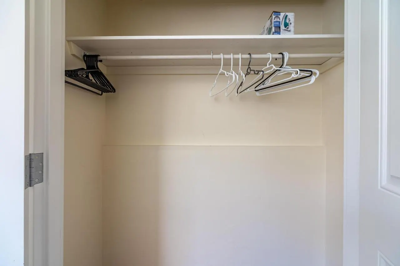 215 Bright & Charming Loft Apartman Halifax 0*,  Kanada